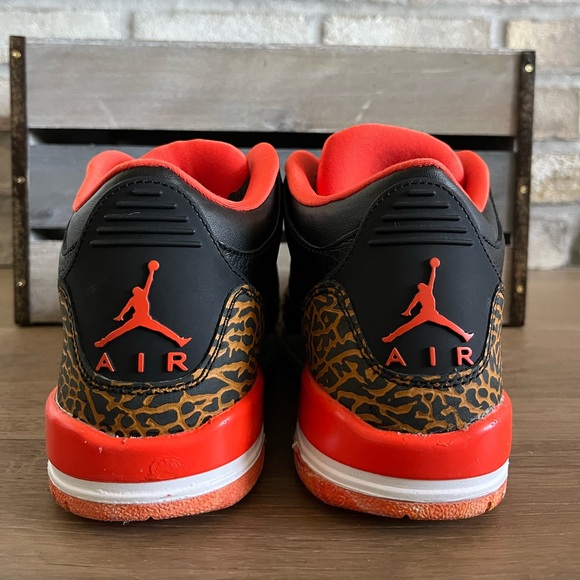 Jordan 3 Retro (GS)  Black, Team Orange  Size 5.5Y With original box - Picture 3 of 4